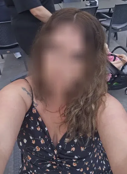 Alexandra, 36