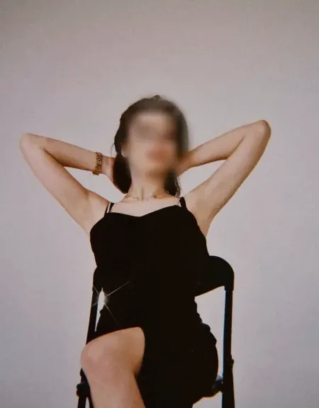 Clara, 27