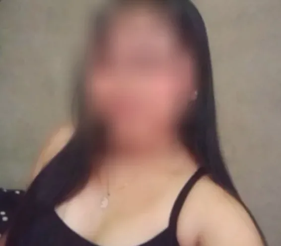 Daniela, 19