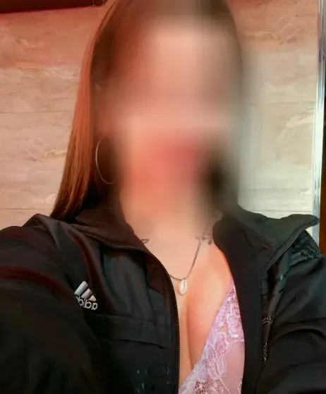 Eva, 27