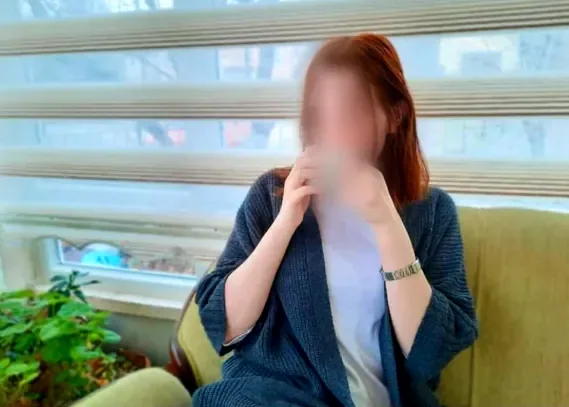 Nina, 24