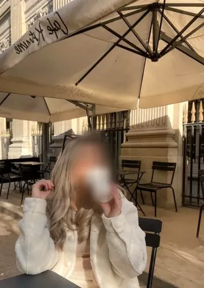 Sandra, 32