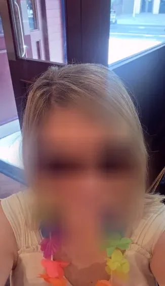 Sina, 38
